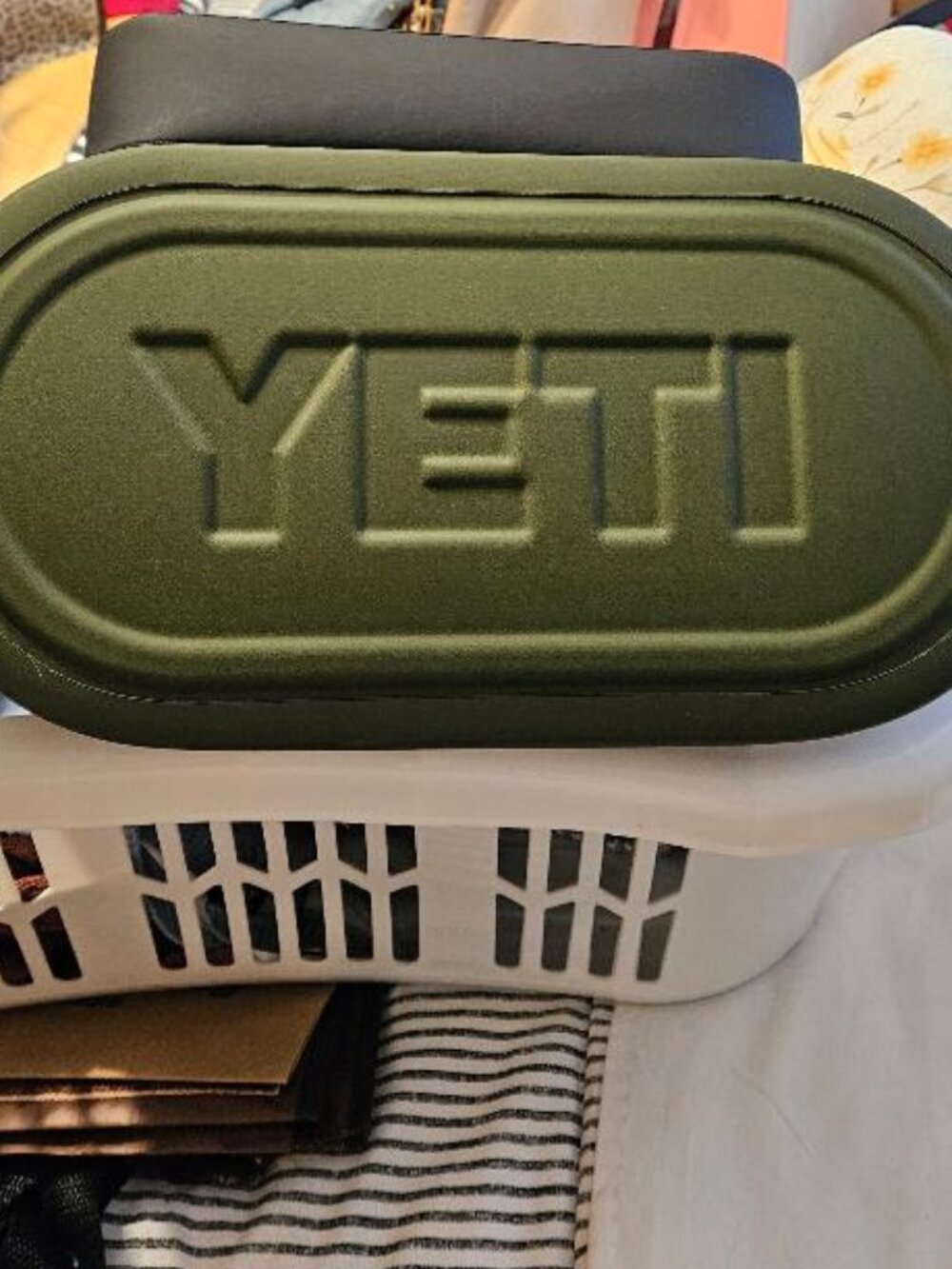 NWOT YETI CAMINO 20 with YETI SIDEKICK DRY CASE & CHARMS STUNNING!! - Picture 16 of 16